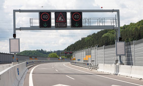 Inteligentný systém varovania vodičov pred nebezpečenstvom na ceste