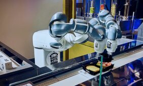 Robotická výroba burgerov, ktorá prinesie revolúciu v príprave rýchleho občerstvenia