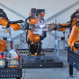Základ pracoviska IZVAR tvoria dva roboty
